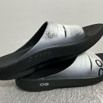 OOFOS OOahh  Sport Slide Sandals – Unisex M6/W8 – Black/White Fade – (B5) Photo 3