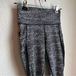 Lululemon Pace Perfect Crop (17")
Air Time White Black Photo 3