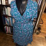 Draper James Ditzy floral v-neck M ruffle wrap dress Photo 2