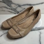 Clarks Women's Beige Leather Round Toe Shoes Sz 9.5 Comfort Ballet Minimalist Photo 2