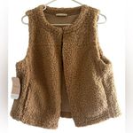 NWT taupe vest with side pockets and front full closures, Size Medium Tan Photo 0