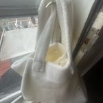 Alo Yoga foxy Sherpa tote white cream NWT Photo 3