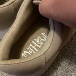 Mad love  comfortable walking shoes canvas tan size 9 new Photo 1