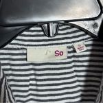 SO  Women Button Down Sleeveless Stripe Top Blouse Gray/White size Small. Photo 2