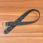 Lucky Brand  Black Crackle Leather Solid Brass Buckle Studded Unisex Belt Size 28 Photo 3