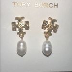 Tory Burch  Kira Small Pearl Drop Earrings dangle delicate gold color never worn Photo 5