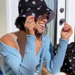 Alice + Olivia NWT  Reversible Daisy Bucket Hat Navy & White Floral 90s Y2K Vibes Photo 7