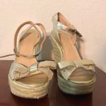 Ivanka Trump Golden espadrilles Photo 1
