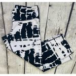 Alo Yoga Capri Airbrush Leggings Photo 15