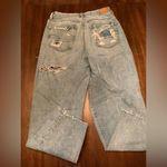 American Eagle  Relaxed Mom Jeans Women’s 2 Distressed Light Wash Photo 4