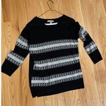 One A black and white sweater large Photo 1