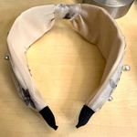 NWOT Elegant Faux Pearl Headband Gray Photo 4