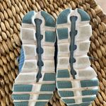 on cloud Sneakers Photo 3