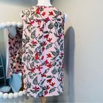 C&E  sleeveless top blouse size medium light pink floral leaves little cutout Photo 2