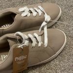 Mad love  comfortable walking shoes canvas tan size 9 new Photo 2