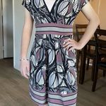 BCBG MaxAzria Women’s V-neck Knee-length Dress Graphic Print Size M Slim Fit Photo 6