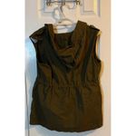Hooded Utility Vest Olive Green Drawstring Waist Pockets Sleeveless Medium Photo 4