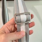 Lululemon  Everywhere Belt Bag Grey White Stripe 1L. Photo 4