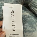 Athleta Farallon Green Camo Patterned Joggers Pants NWT Size XL Photo 3