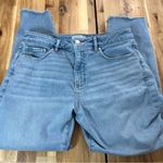 Loft Curvy Skinny Jeans Women’s Size 10P / 30 Light Wash Distressed Knee Raw Hem Photo 0