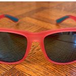 GOODR BIG PINK FLAMINGO SUNGLASSES Photo 0