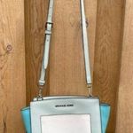 Michael Kors TRI COLOR SELMA MESSENGER Photo 11