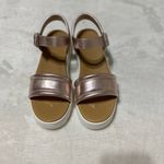 UGG ® Zayne Metallic Leather Platform Sandals. Photo 2