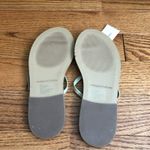Vineyard Vines NWT Skinny Strap Patent Leather Flip Flops Women’s Size 8 Photo 3
