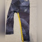 Peloton  Capri Leggings Photo 9