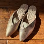 BIRDIES The Swan Gold leather slip on shoes Sz 9 Photo 1