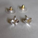 Source Unknown Unique Stunning Petite Cube Cut Glass Gold Tone Post/Stud Y2K Earrings Photo 3