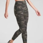 Athleta  Ultimate Camo 7/8 Tight Green size 2X NWT Photo 0