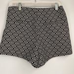 Alythea  Black & White High Rise Shorts Size Large Photo 2
