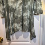C’EST LA VIE BRAND GREEN TIE DYE ASYMMETRICAL HEMLINE SIZE LARGE
SUPER SOFT💚 Photo 4