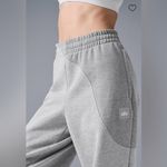 Alo Yoga NWOT Make Waves Sweatpants Joggers Athletic Heathered Grey Tonal Size M Photo 3