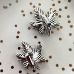 Sarah Coventry Silver Toned Maple Leaf Vintage Clip On Earrings Signed Detailed Photo 4