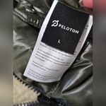 Peloton  Sherpa H120‎ Reversible Sherpa vest sz L Photo 4