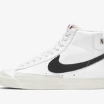 Nike Women’s Blazers Mid 77’s Vintage Photo 0