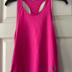 Under Armour sleeveless workout tank is a size XS. Photo 4