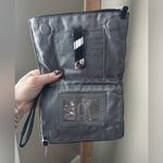 ThirtyOne Boutique Thirty One Cross Town Wallet/Wristlet/Crossbody Black Chevron EUC Photo 15