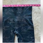 Spanx Womens Look At Me Now Seamless Cropped Leggings Black Camo Sz Large Photo 5