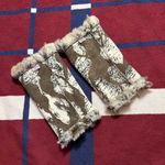 Huggrz REVERSIBLE faux fur leg warmers Photo 5