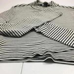 Forever 21   teen blouse L  bust 24  length 14 color black and white Photo 5