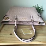 Michael Kors Set Photo 15