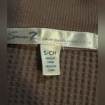 Seven7  Waffle Dusty Mauve Top Small With Button Detail Thermal V Neck EUC Photo 6