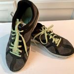 Nike Air Max S2S gray knit upper training shoe black trim and green laces Size 8 Photo 0