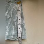 Lululemon New Swift Speed High Rise 8” Shorts Chevron Silver Blue White size 4 Photo 8