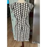 EXPRESS  Size 8 Black White Bodycon Back Zipper Graphic Bold Photo 1