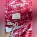 The World Wide Sportsman XL Pink and white patterned shorts & pocket Photo 3