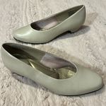 Size 7.5 wide shoes • soft style Photo 0